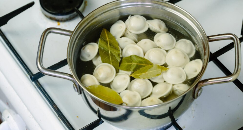 Узнала, почему нельзя бросать пельмени в кипяток. Запомните раз и навсегда