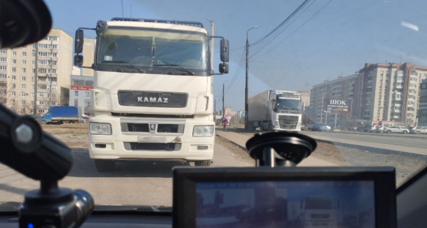 42 нарушения за неделю: в Костроме снова выявили водителей фур, которые пренебрегают правилами стоянки