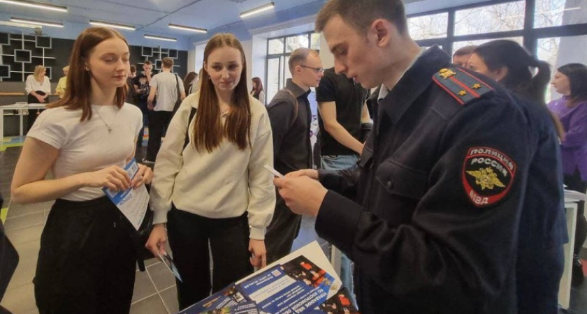 Костромских старшеклассников приглашают подать документы в вузы МВД
