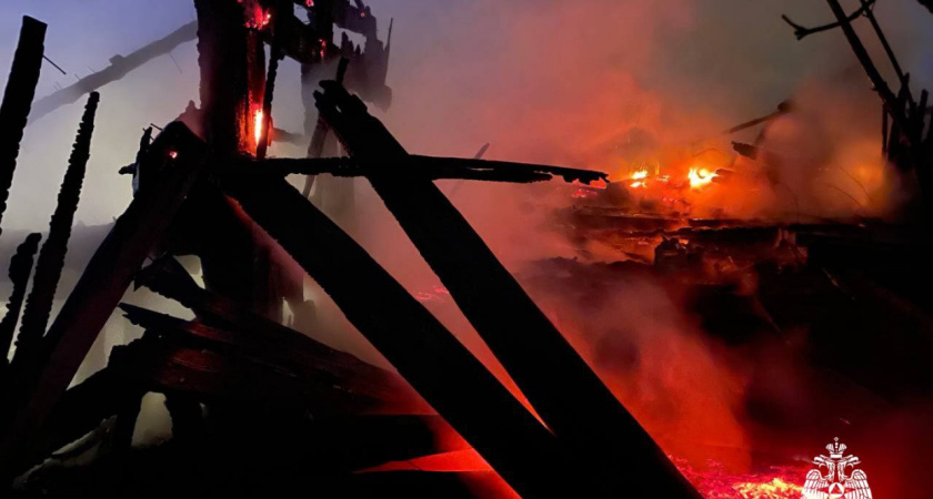 Троих человек спасли при пожаре в Костроме