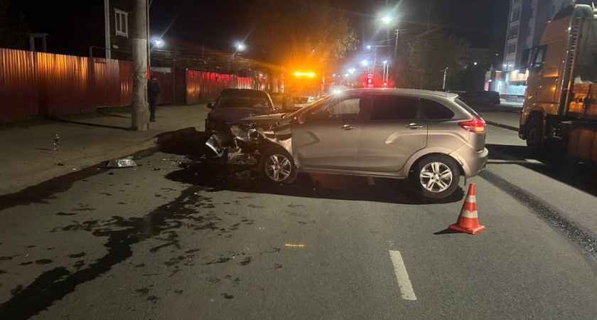 В Костроме на улице Полянской при столкновении двух машин пострадал 20-летний водитель иномарки
