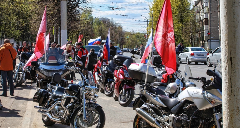 "МотоКострома" почтили память героев: байкеры отправились к Вечному огню
