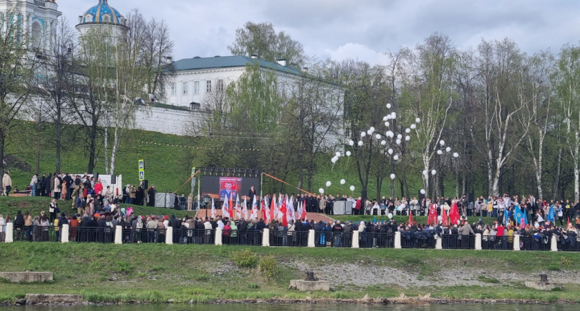 В Костроме десятый год подряд провели акцию "Венки Памяти"