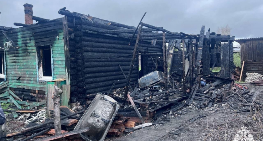 Серьезный пожар в Антропово: сгорел двухквартирный дом