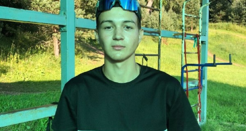 Костромичей просят помочь 17-летнему юноше со специальной брекет-системой