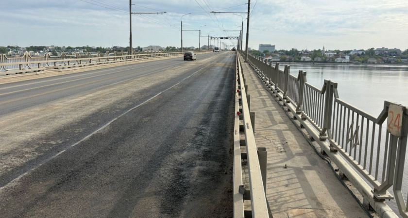 В Костроме на мосту через Волгу завершается подготовка правоповоротного съезда