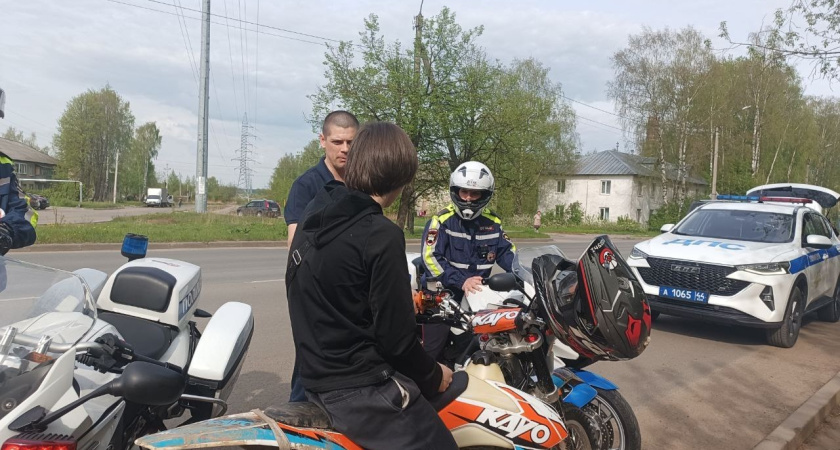 Госавтоинспекция Костромской области за выходные выявила более 20 нарушений ПДД среди юных мотоциклистов
