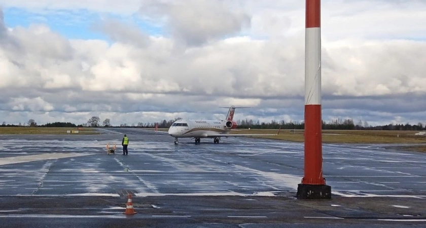 Пассажиров перенесенного авиарейса Кострома-Петербург разместили в гостинице
