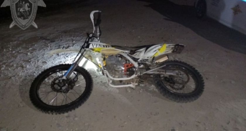 Погоня на высокой скорости закончилась ДТП: в Шарье бесправник на мотоцикле переехал полицейского