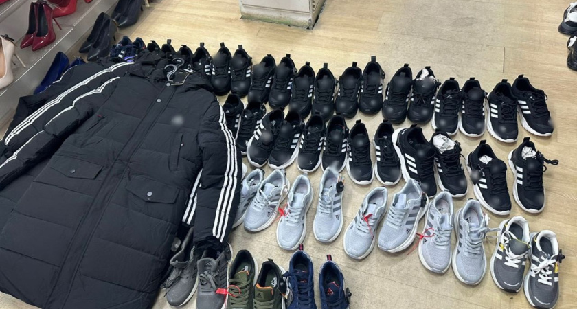 Безакцизные сигареты, одежда и обувь без маркировки: в Костромской области изъяли свыше 1800 единиц контрафактной продукции