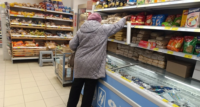 Почему в магазинах больше не плачу картой: оказалось кассиры «Пятерочки» и «Магнита» пристально смотрят на эти данные