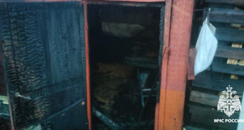 Дачу в Шарьинском районе пожарные тушили почти три часа