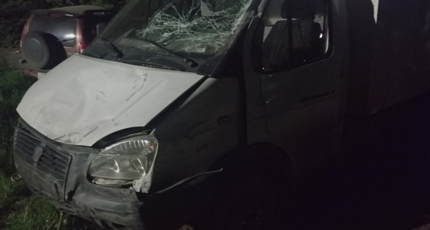 В Костромской области "Нива" с 42-летним водителем опрокинулась на грузовик