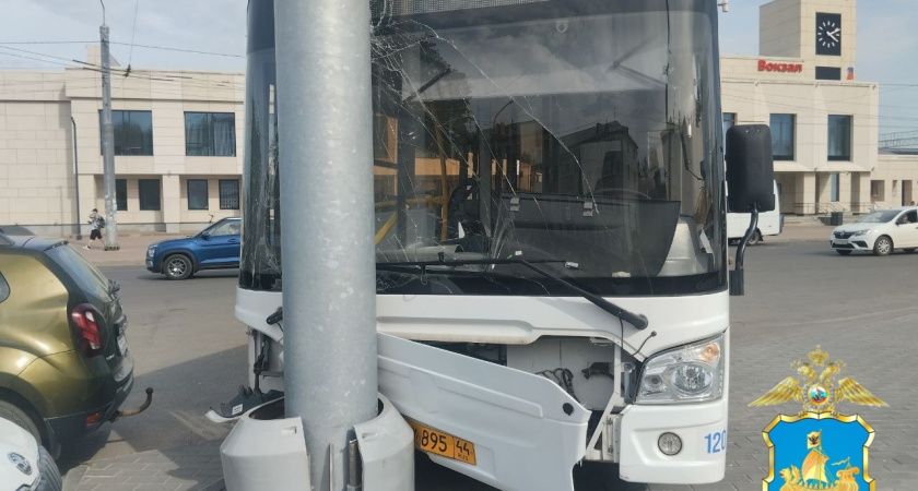 В Костроме автобус совершил наезд на подростка: проводится проверка