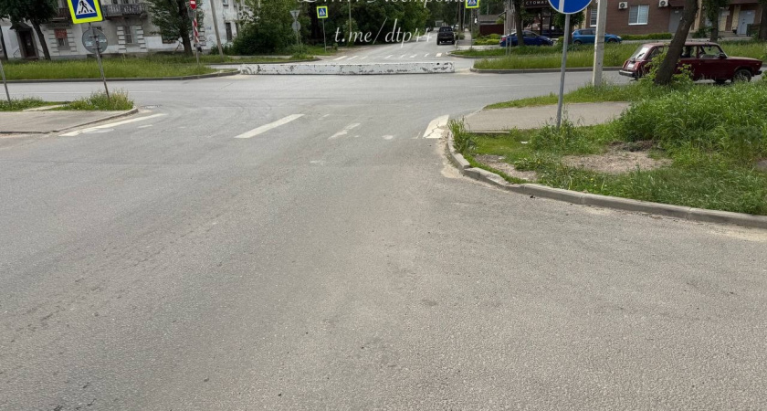 В Костроме Рабочий проспект перекрыли бетонным блоком