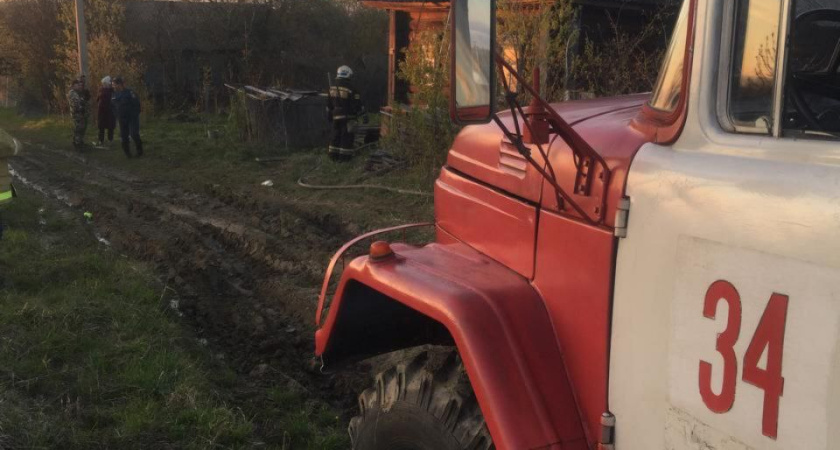 Огнеборцы ликвидировали два пожара в Нее и Шарьинском районе