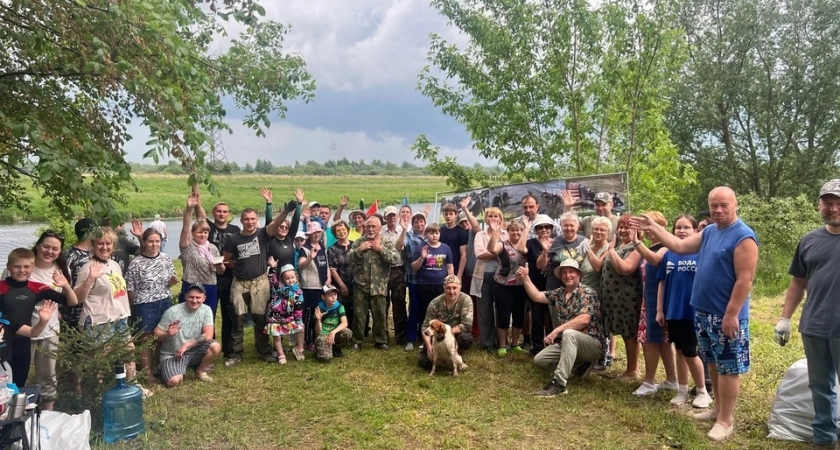 В Костромской области с одного из водоемов собрали около двух тонн мусора