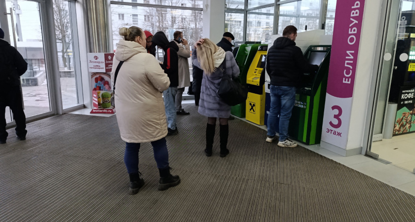 Неужели снять деньги в банкомате больше не сможете? Новый закон вступает в силу с 6 июня