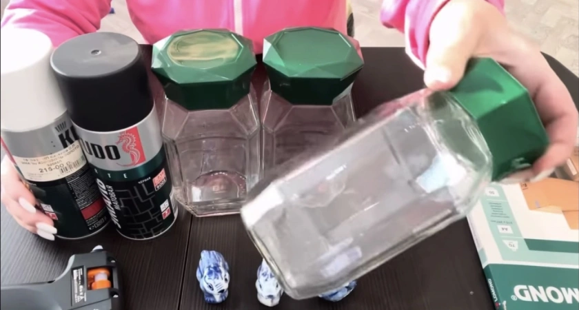 Банки из-под кофе теперь не выбрасываю: этот "мусор" здорово выручает в хозяйстве