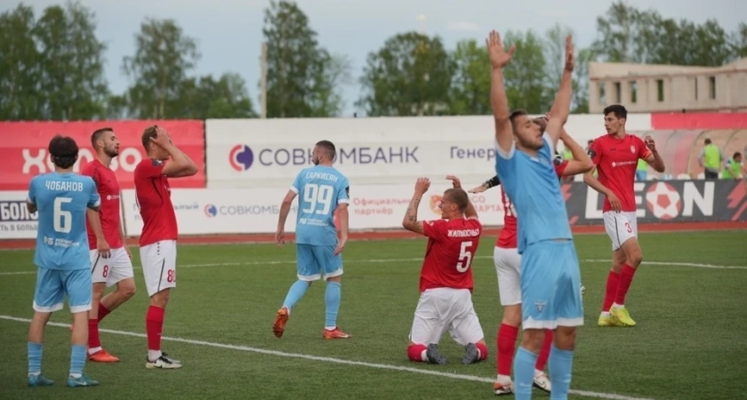 В Костроме суд оштрафовал выбежавшего на футбольное поле болельщика