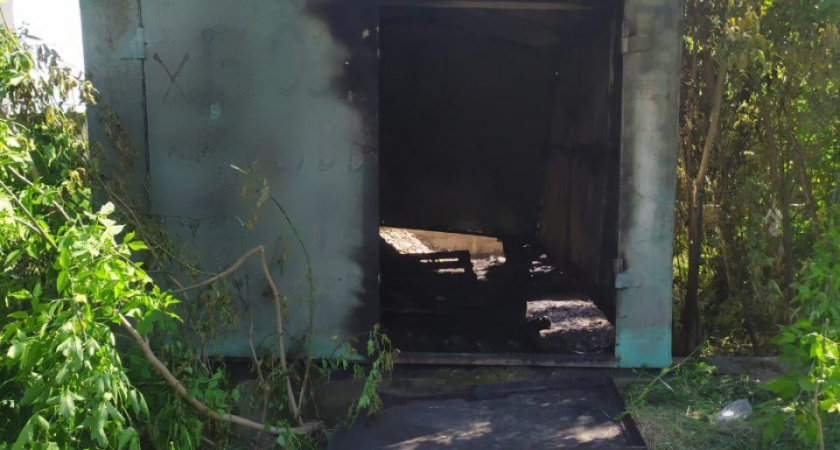 В одном из микрорайонов Костромы неизвестные подожгли гараж