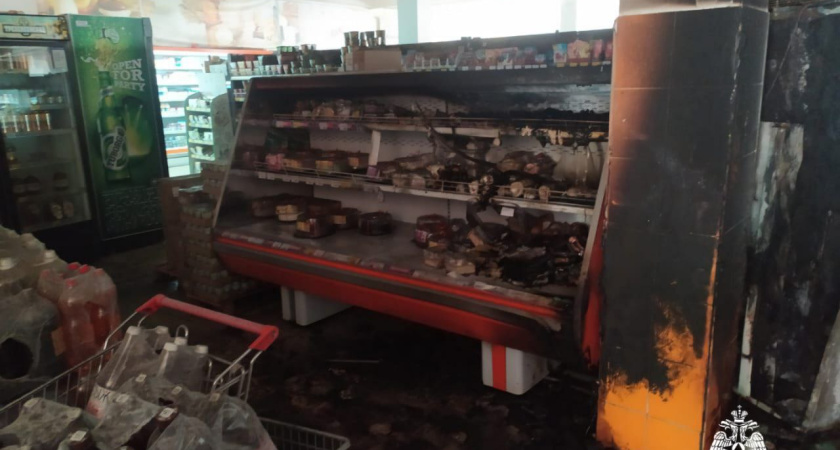 В Костроме на Советской загорелся магазин
