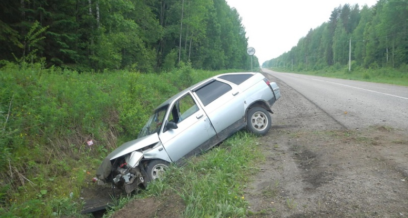 В Костромской области пьяный водитель на легковушке вылетел в кювет