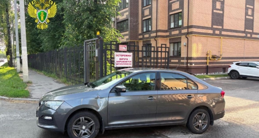 В Костроме автомобиль сбил 11-летнего мальчика на электросамокате