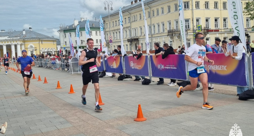 Более 3000 бегунов преодолели дистанции в центре Костромы