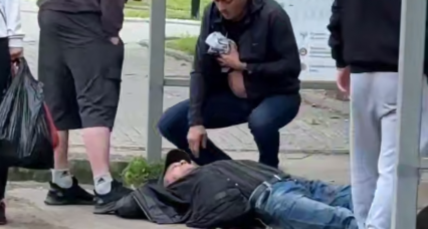 Кровавая драка в Костроме: нападавшего скрутили очевидцы