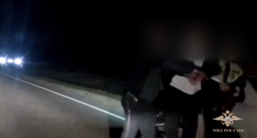Погоня в Костроме: пьяного водителя задержали после стрельбы по колесам
