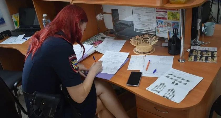 Совместное застолье закончилось кражей: в Красносельском районе женщина украла у знакомого крупную сумму