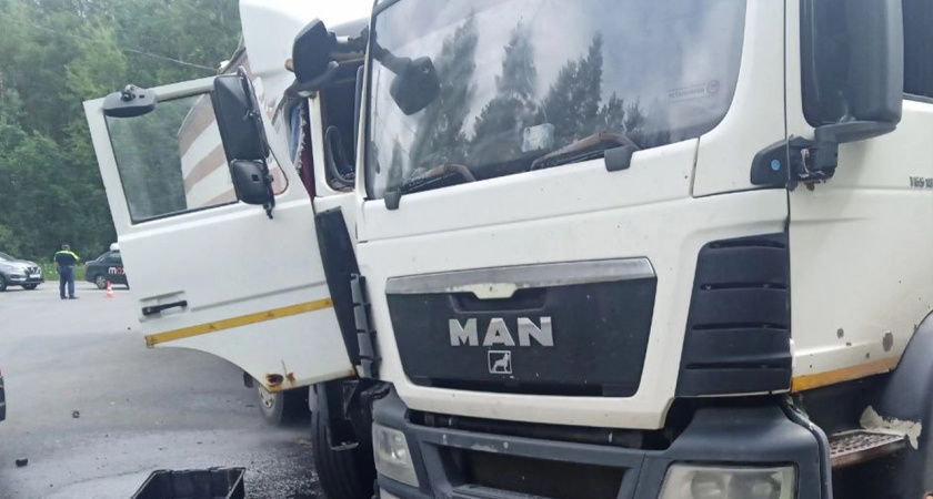 В Костроме столкнулись два большегруза: есть погибший