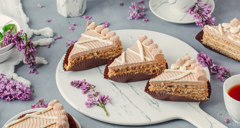 Этот давно забытый торт в СССР считался бюджетной версией «Киевского». Готовить проще, а получается не хуже