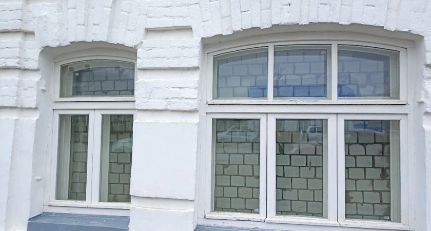 В Костроме владелец заложил дом-памятник кирпичом и нарвался на штраф