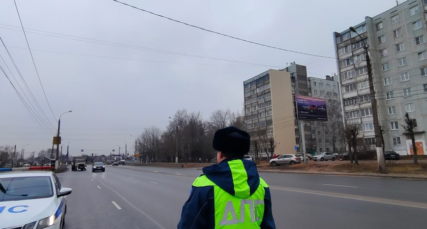 С 27 июня - новое правило вводится для всех, кто водит автомобиль. Теперь строгий запрет