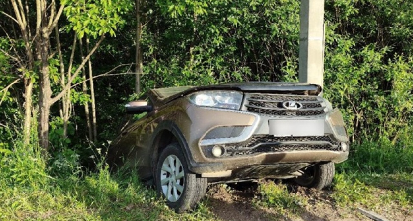 В Костромской области иномарка столкнулась с "Ладой": есть пострадавшие