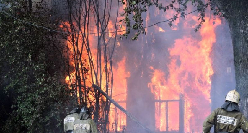 В Костромской области сгорел дом многодетной семьи: губернатор поручил помочь погорельцам