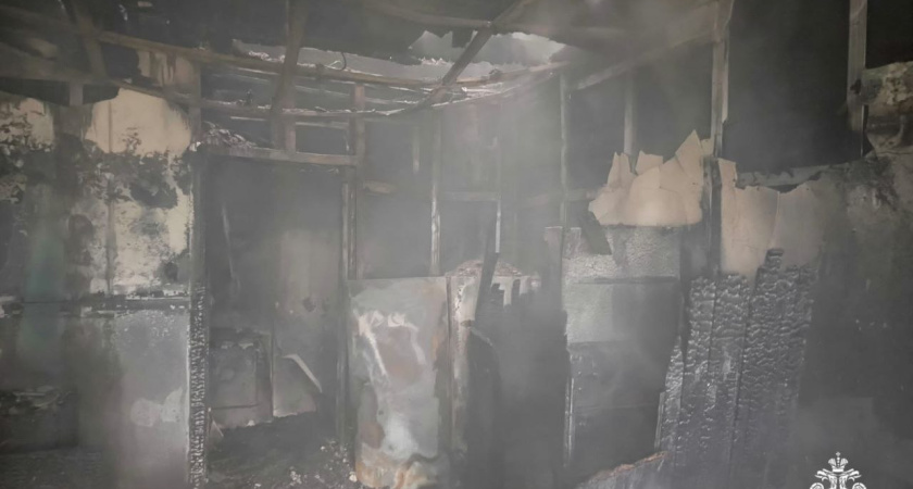 В Костроме на Заволжской неизвестные устроили пожар в расселенном доме