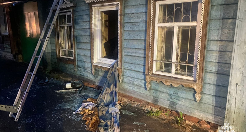 В Костроме на улице Спасокукоцкого произошел пожар в двухквартирном жилом доме