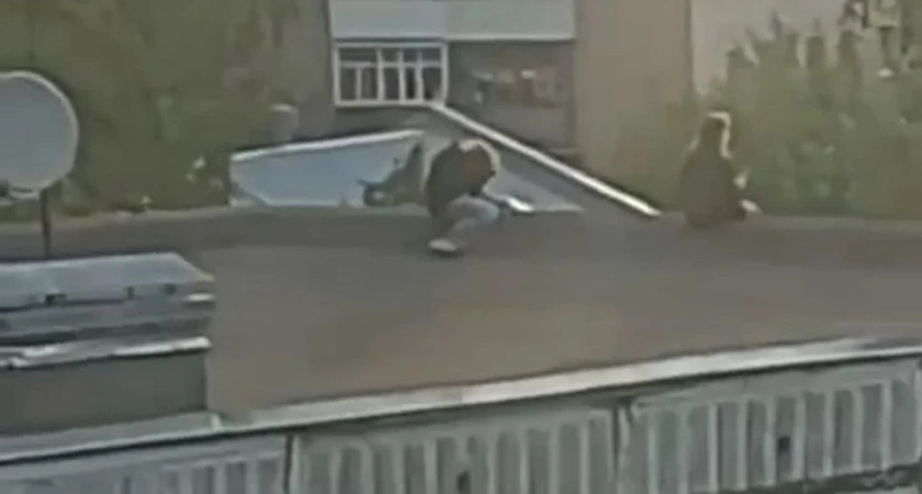 Прокуратура Костромы взяла на контроль ситуацию с гуляющими по крышам домов детьми