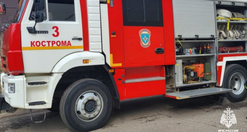 В костромском хуторе ранним утром вспыхнул автомобиль