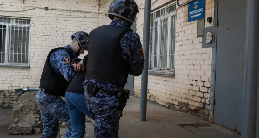 Попытка "подзаработать" обернулась арестом: в Костроме задержаны наркоторговцы из Петербурга