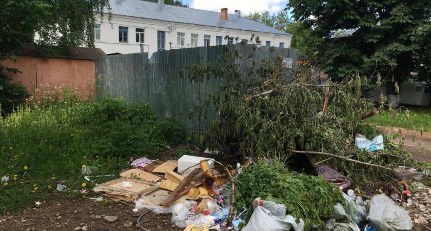 В Костроме активно ликвидируют несанкционированные свалки