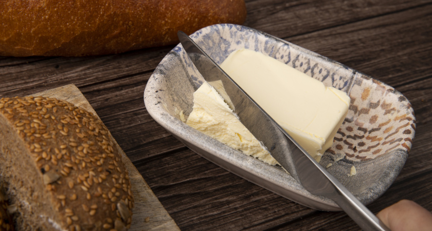 Можно смело брать хоть 10 брикетов – там чистые сливки: названы лучшие марки сливочного масла