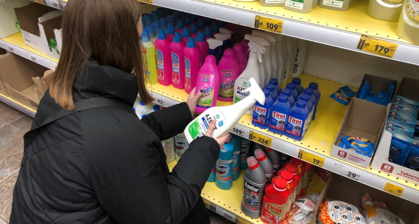 Может ли продавец отказать покупателю в обслуживании, если он пришел в магазин за минуту до закрытия?