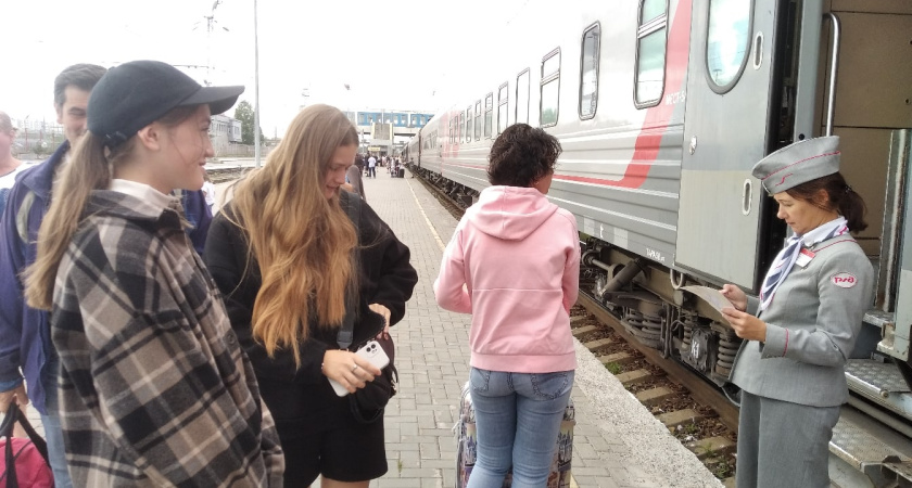 За занавесками в плацкарте охи-вздохи, и каждый рейс у пассажиров что-нибудь пропадает: откровения проводницы РЖД