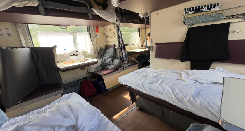 Что делать, если наглая мамочка с детьми просит уступить вашу нижнюю полку в поезде — запомните раз и навсегда