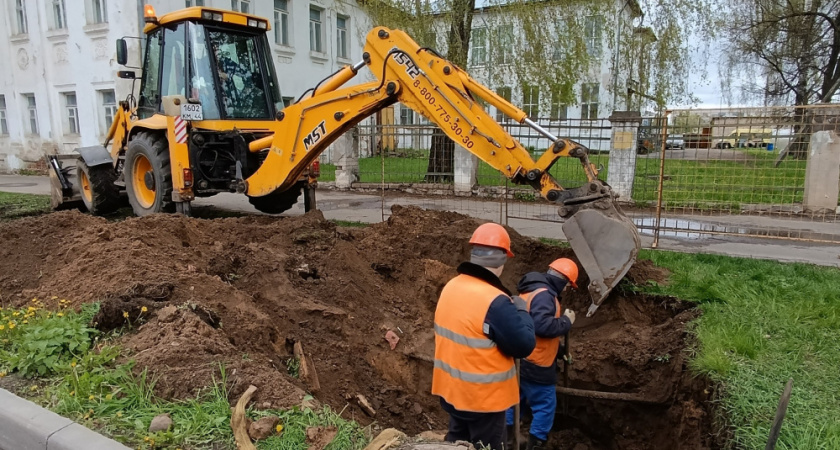 Костромские теплоэнергетики ведут работы по устранению повреждений на теплосетях