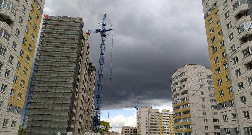 Костромскую область ждет непогода: грозы и ураганный ветер до 19 м/с